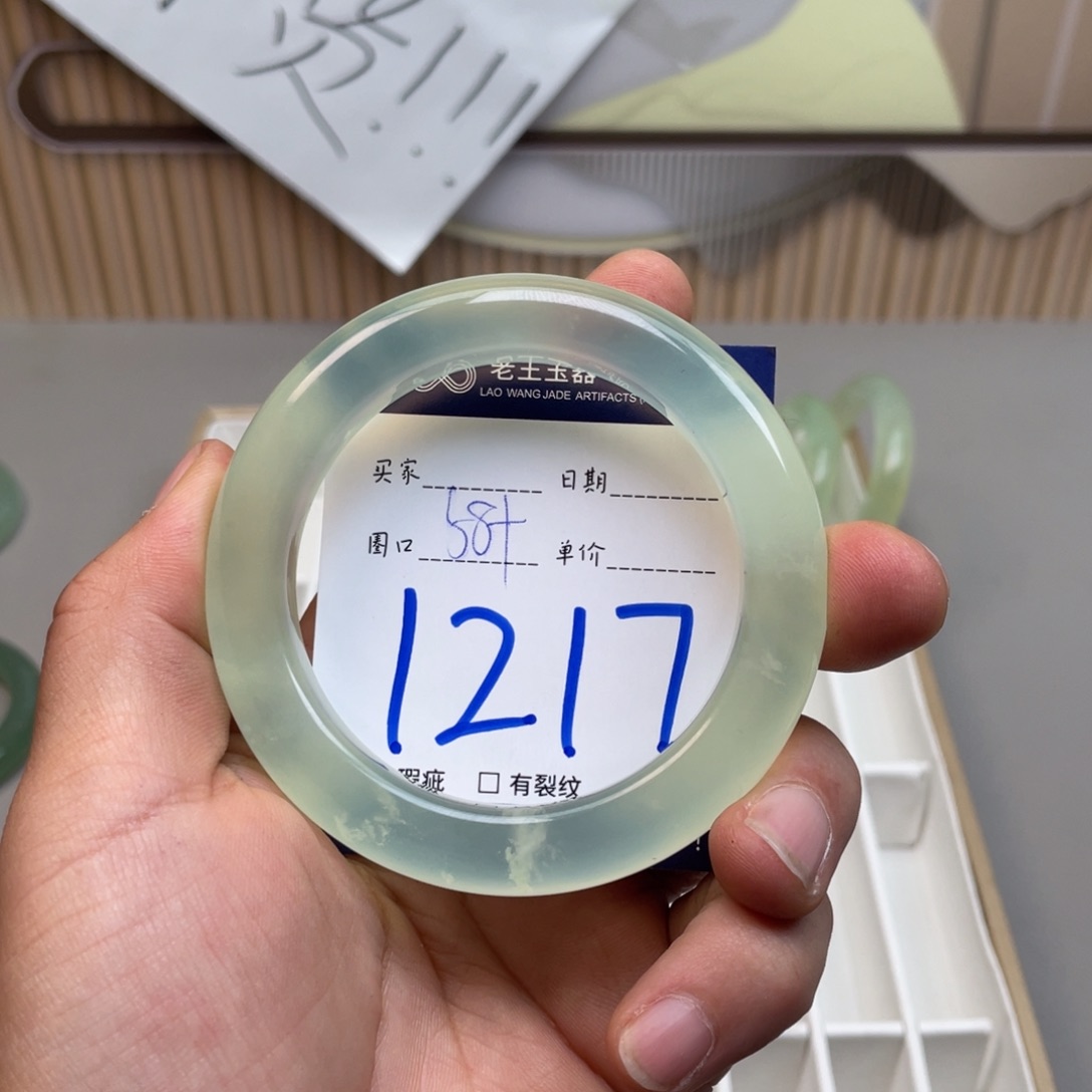 岫玉手镯手镯未镶嵌