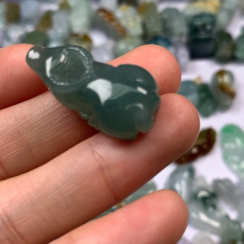 翡翠颈饰未镶嵌翡翠