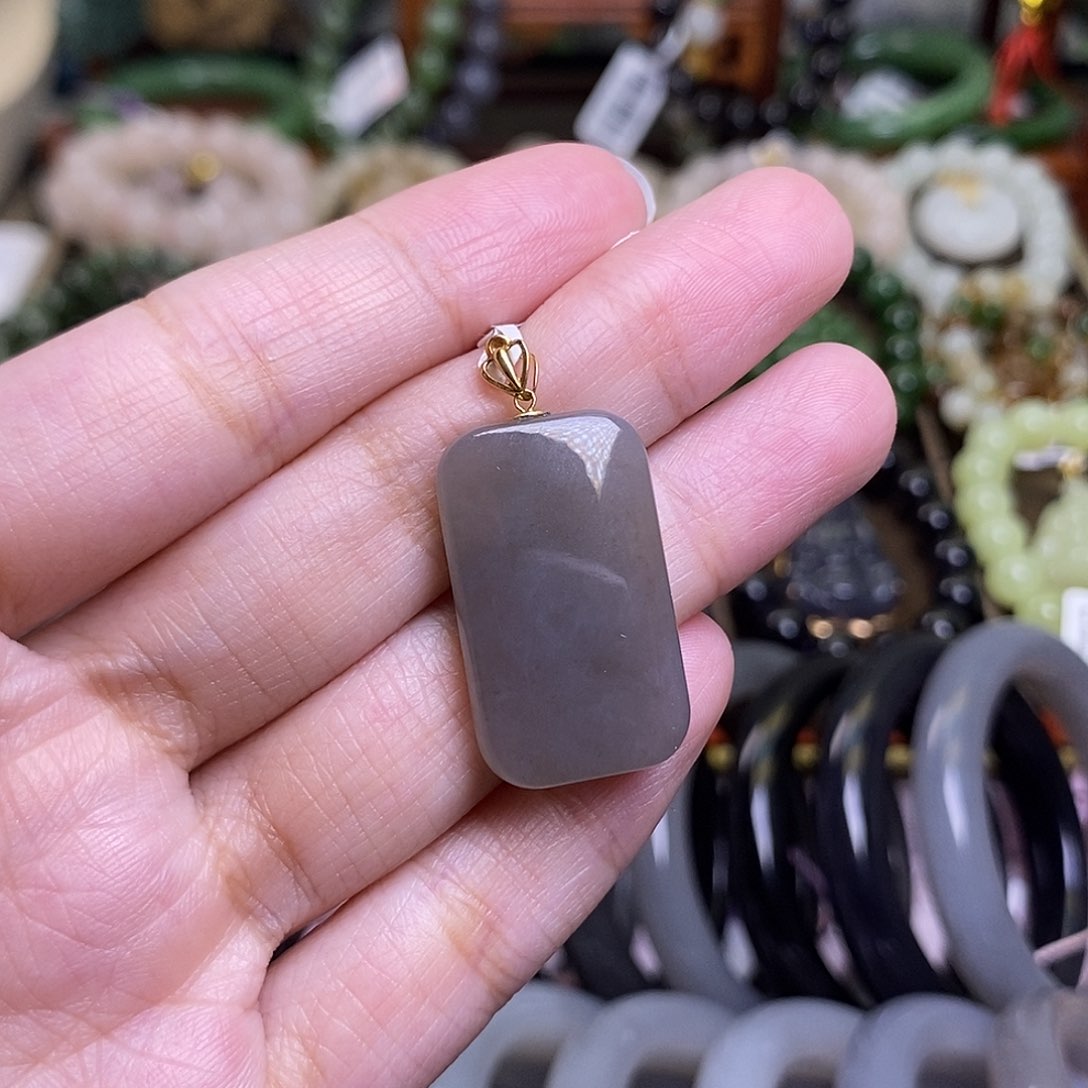 和田玉烟紫补贴浓色无事牌吊坠未镶嵌