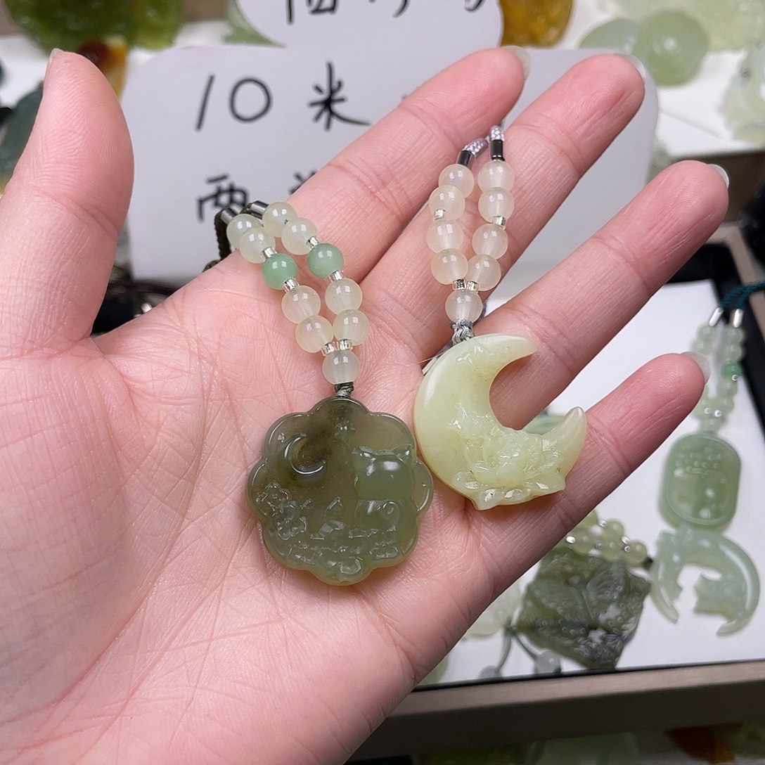 蛇纹石玉未镶嵌颈饰