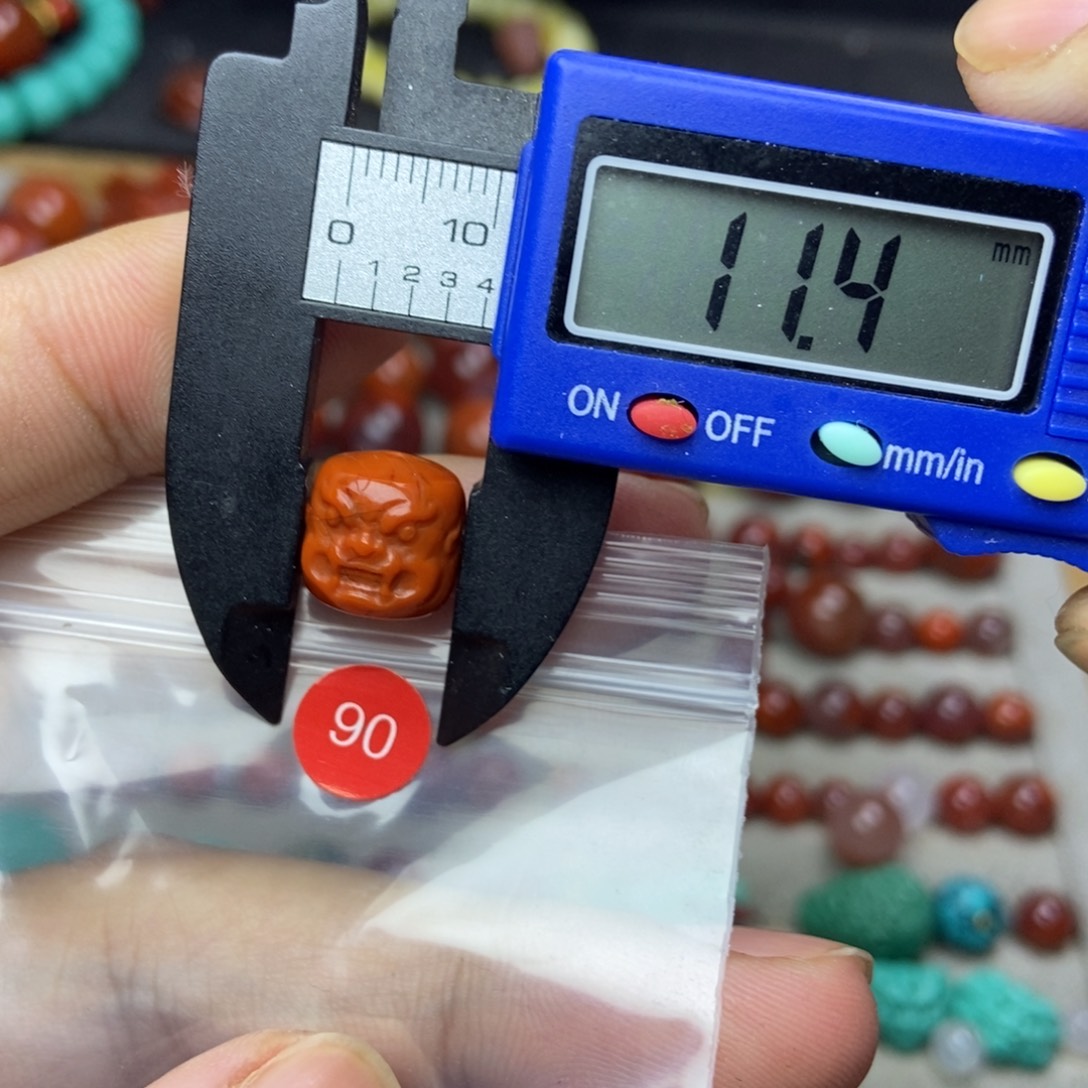 南红玛瑙未镶嵌有瑕疵