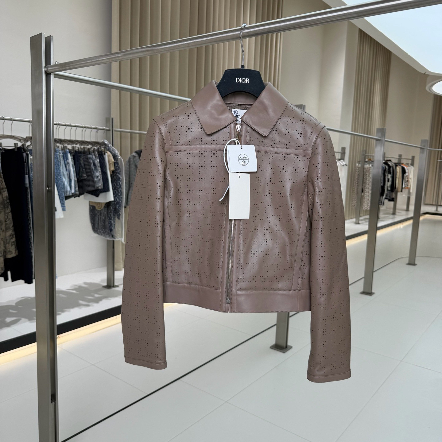 未使用 Hermes/爱马仕 大象灰正肩镂空羊皮皮衣 34码 GM005991