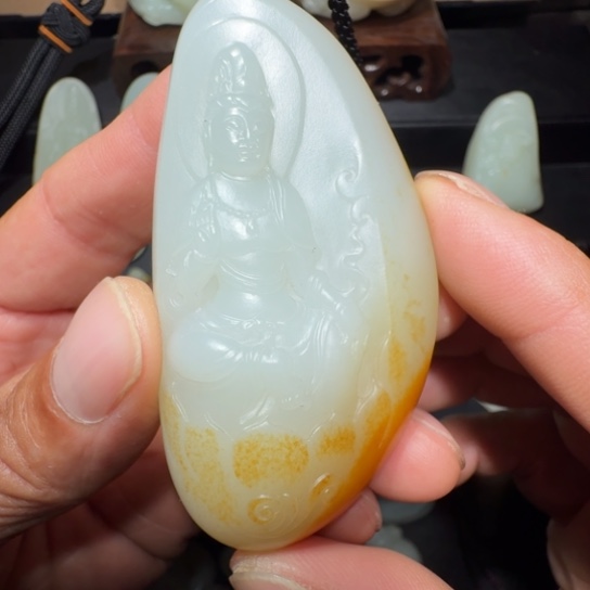 和田玉未镶嵌颈饰沧**悔