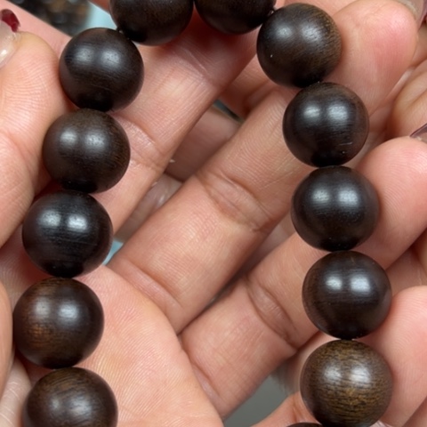 沉香手串阿**n白棋雷击树心油老料