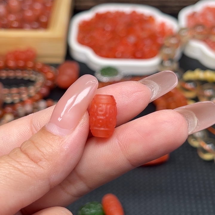 颈饰未镶嵌南红玛瑙