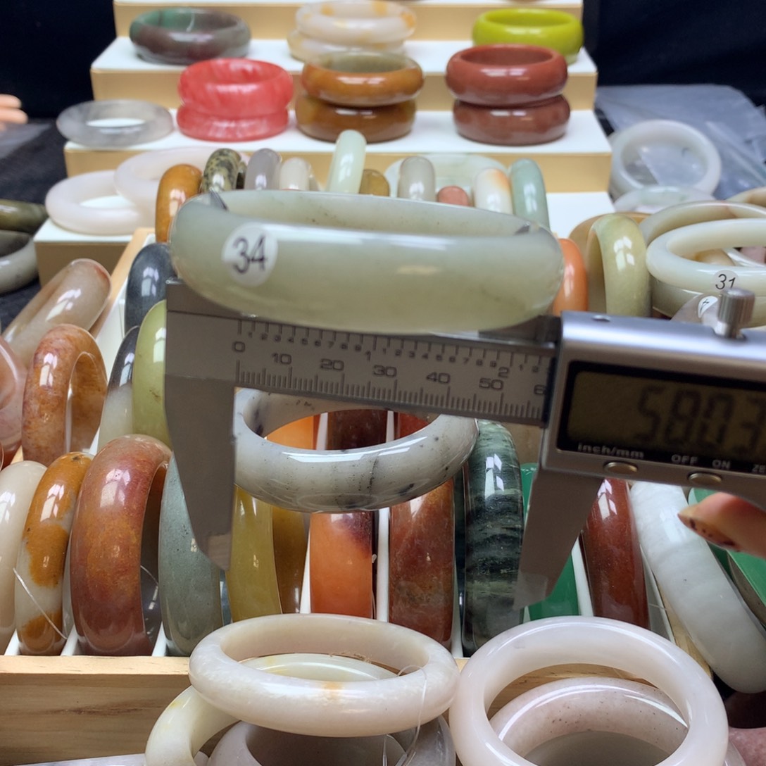 石英质玉手镯未镶嵌