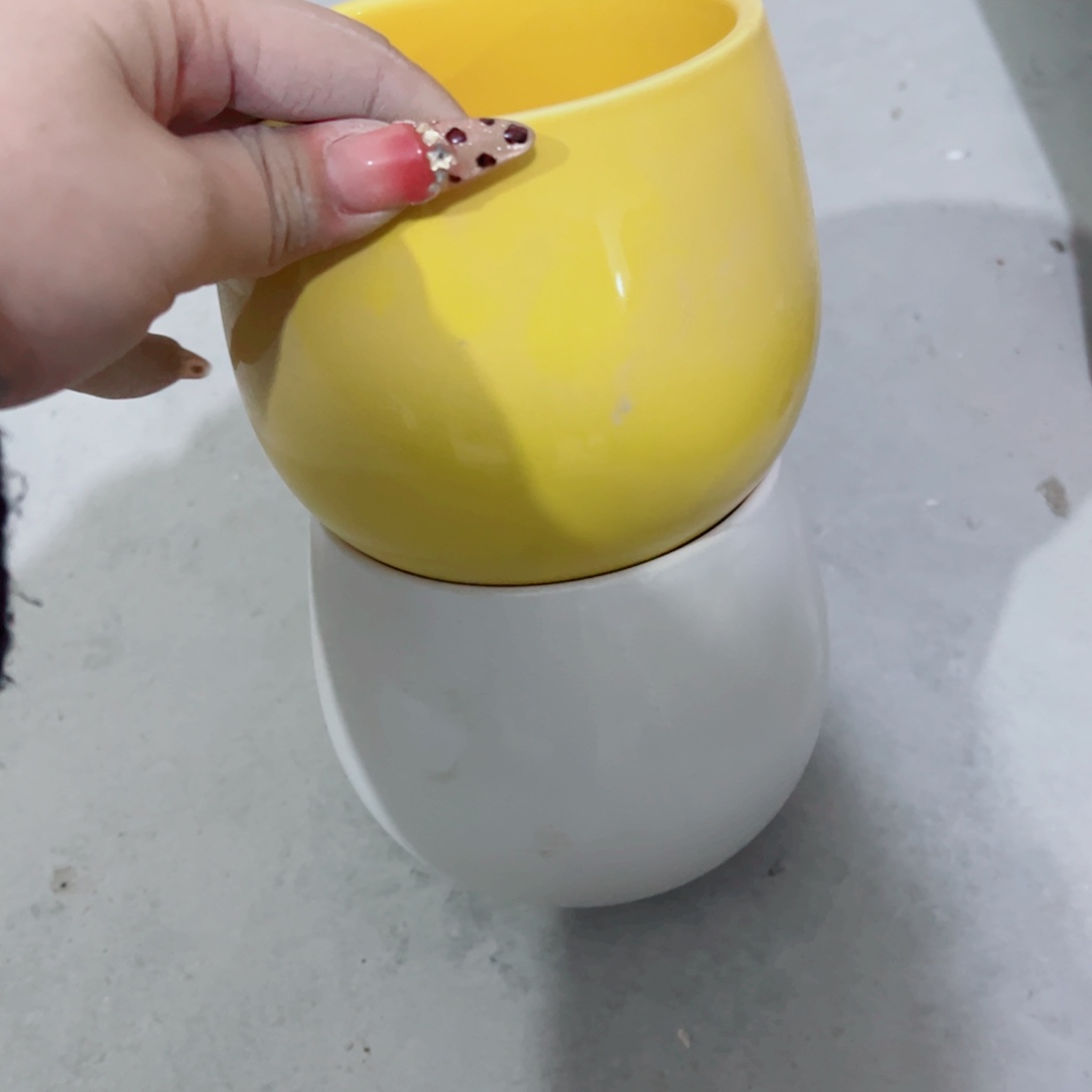 有孔，陶瓷花盆满10米包邮发货。微瑕介意慎拍
