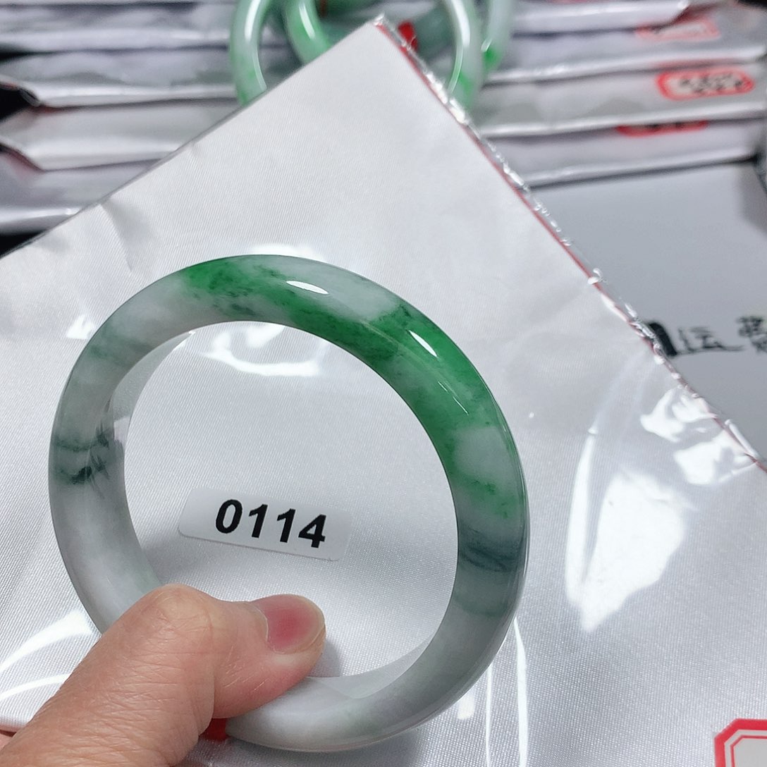 翡翠手镯未镶嵌天然缅甸A货翡翠手镯