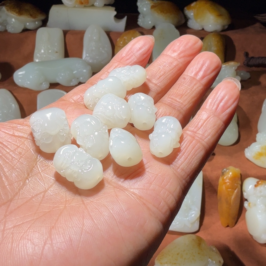 韭***蛋和田玉未镶嵌手链