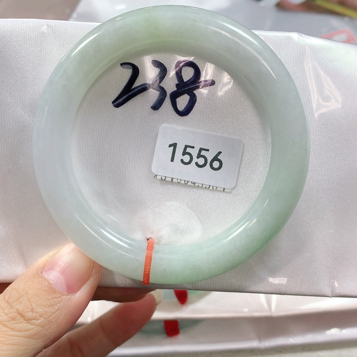 翡翠手镯未镶嵌天然翡翠手镯02