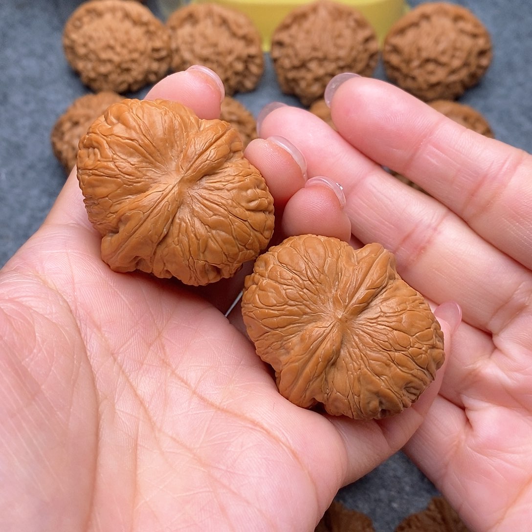 文玩核桃把件精品特价红皮元宝44