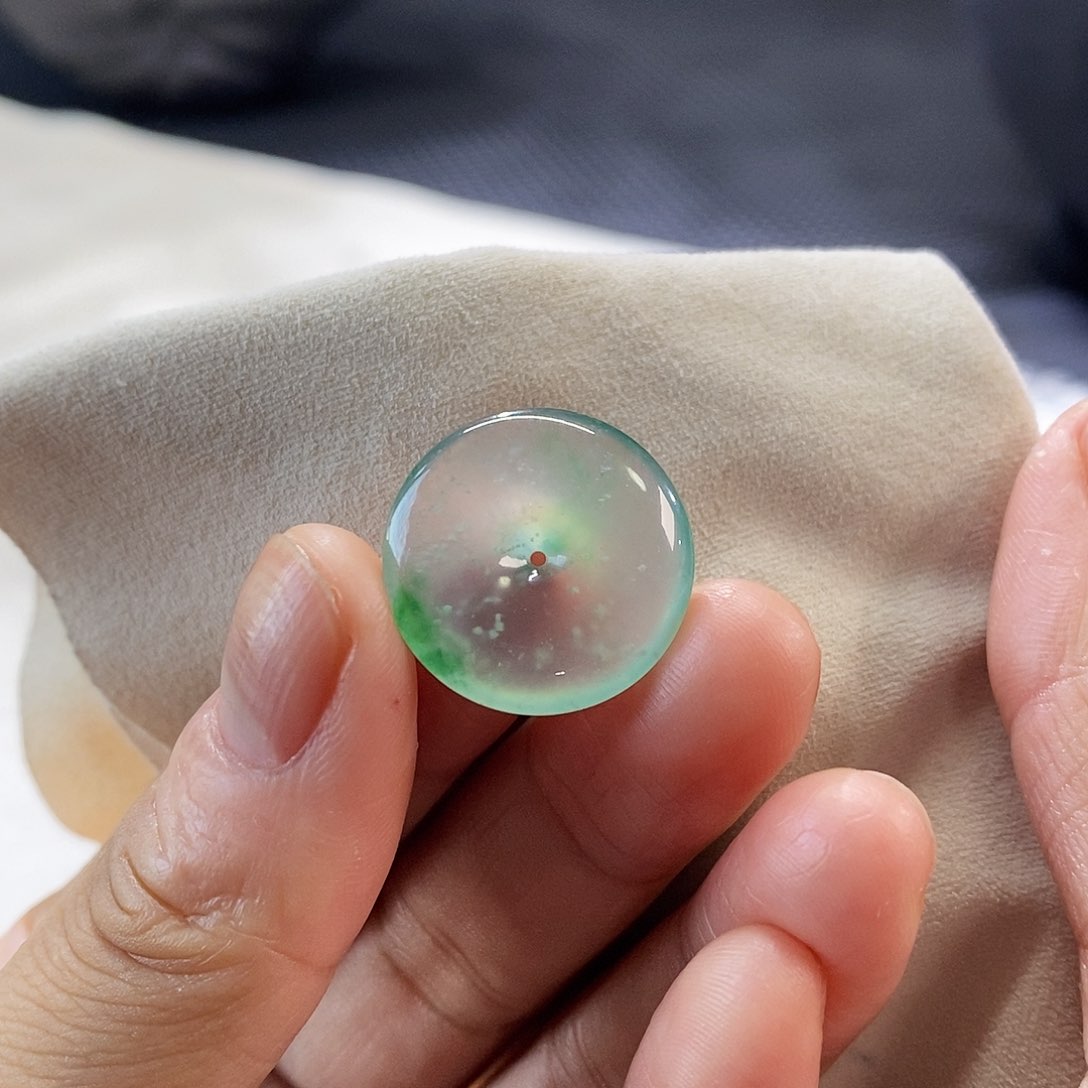 翡翠挂件未镶嵌平安扣