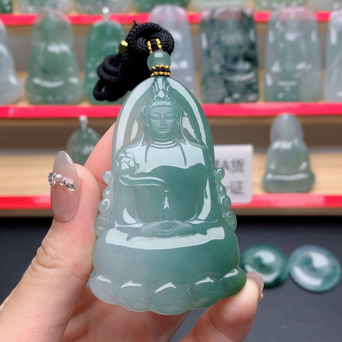 翡翠未镶嵌颈饰素衣