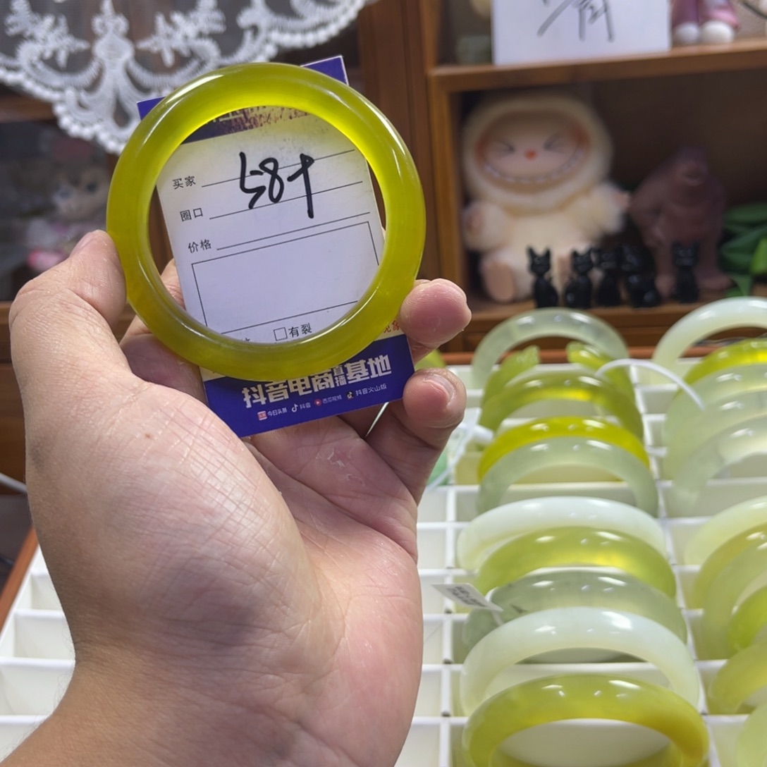 蛇纹石玉未镶嵌手镯185