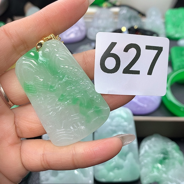 翡翠吊坠(赠链)未镶嵌