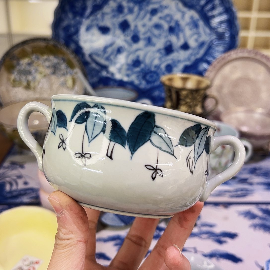 咖啡杯和茶杯是我们学校一