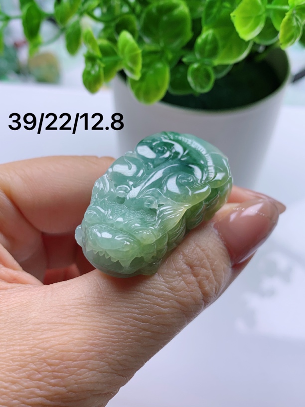 天然翡翠A货冰润细腻镂空雕刻阴阳眼招财貔貅吊坠