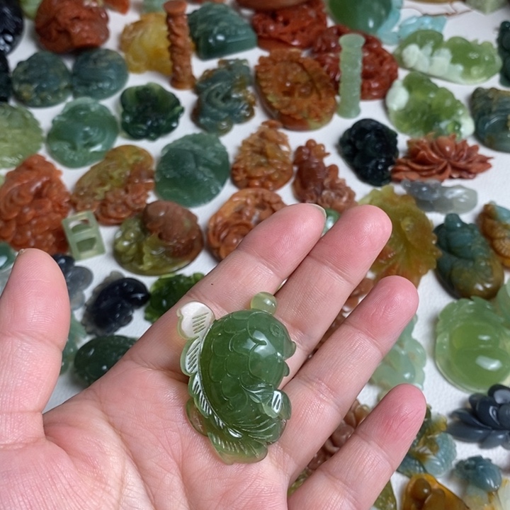 蛇纹石玉颈饰未镶嵌