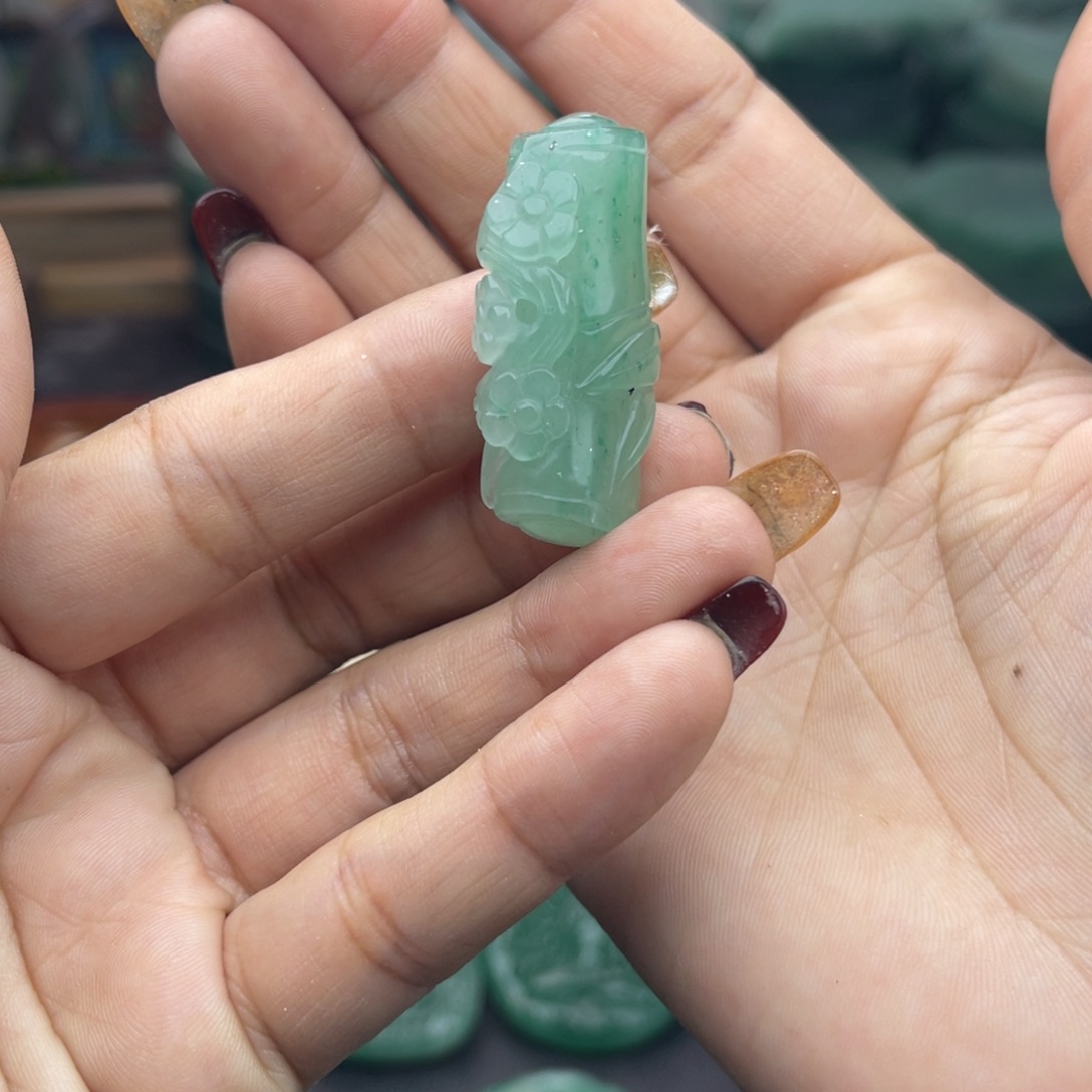 石英质玉颈饰未镶嵌