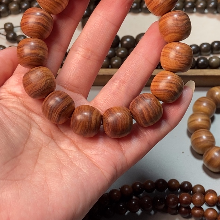 雨***夜檀香木老山檀香供奉料1.5*1.6，奶香