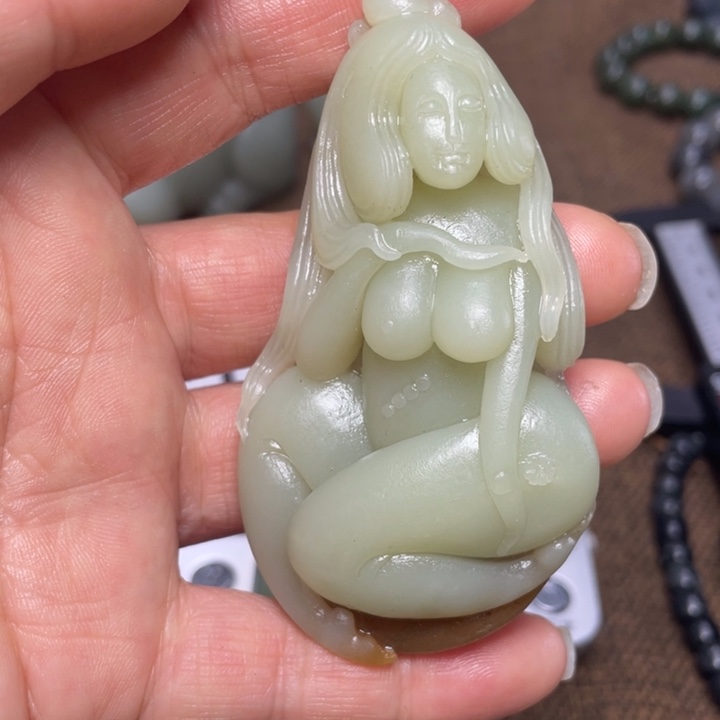 和田玉未镶嵌把件