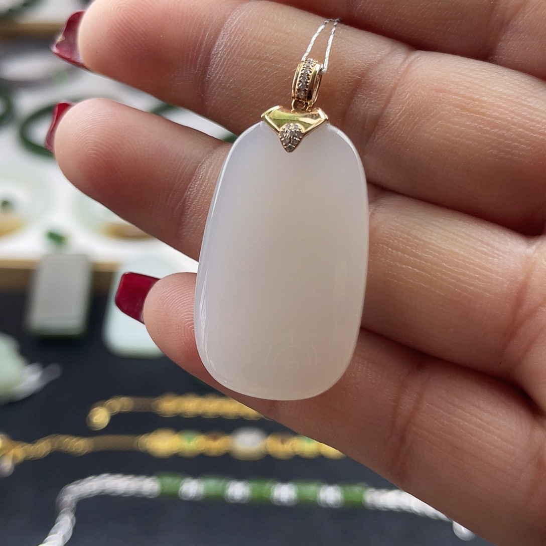 和田玉颈饰18K金镶嵌