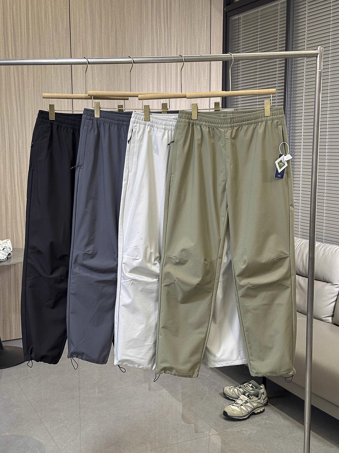 特氟龙三防户外机能立体剪裁加绒暖直筒宽松伞兵裤冲锋休闲软壳裤
