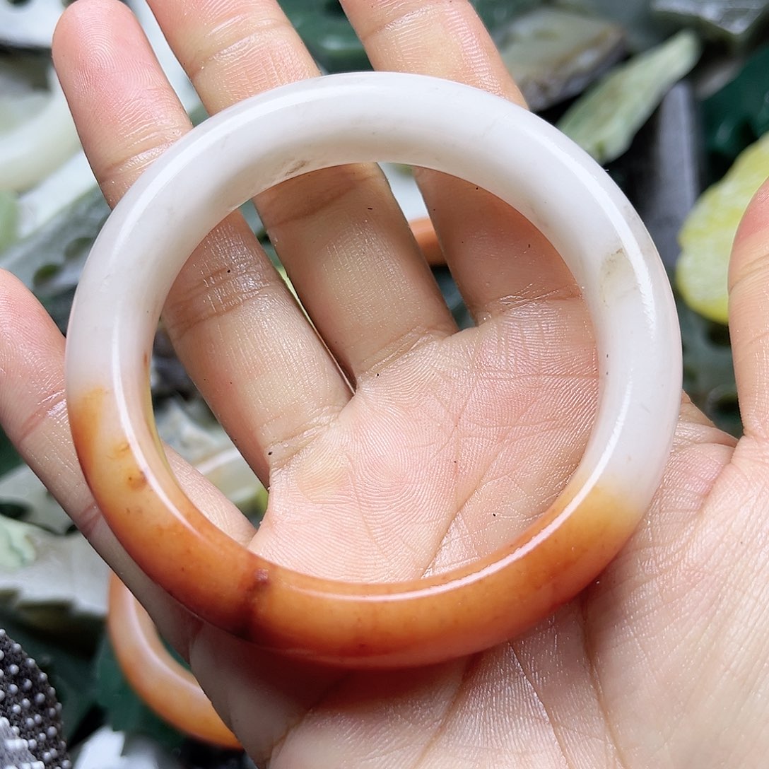 未镶嵌石英质玉（黄龙玉）颈饰59