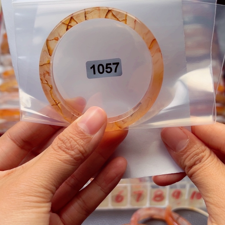 玛瑙/玉髓手镯未镶嵌阳*