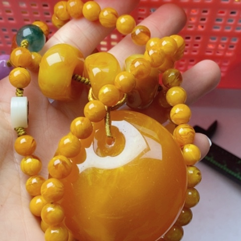 蜜蜡吊坠(赠链)未镶嵌95