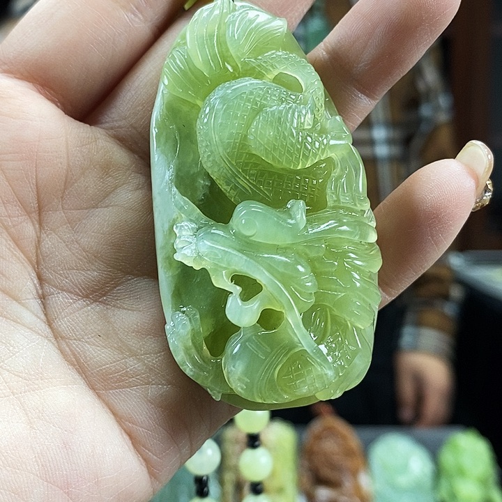 蛇纹石玉吊坠未镶嵌