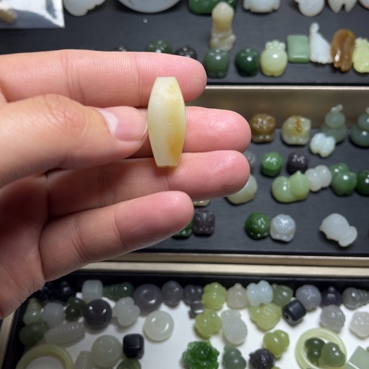 じ***じ和田玉未镶嵌手链