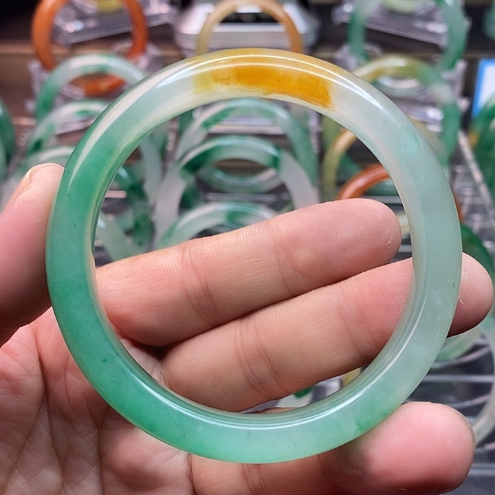 石英质玉手镯未镶嵌