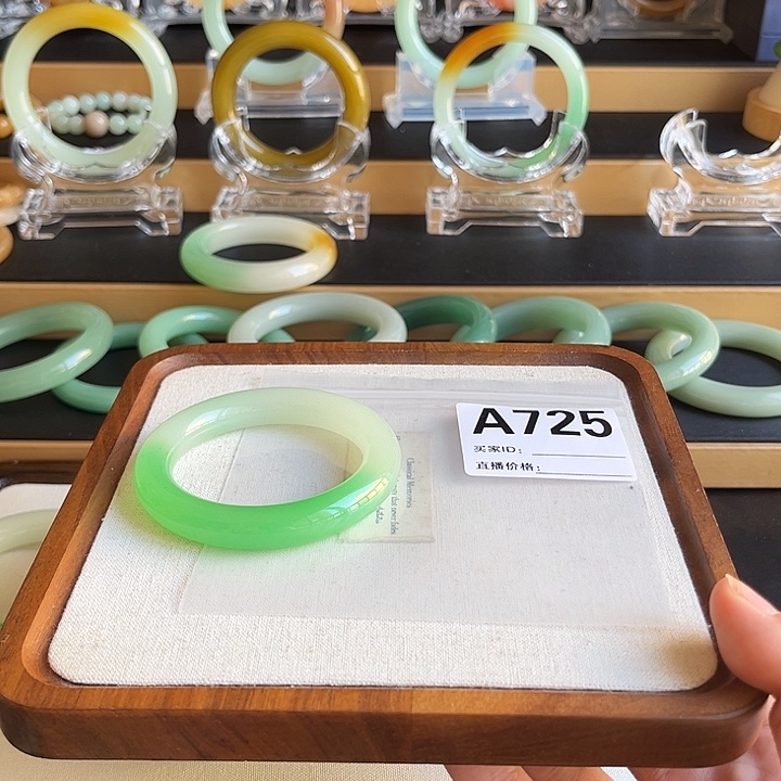 ****）非金属时尚东陵手镯725