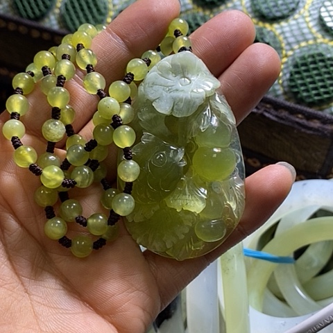 岫玉颈饰未镶嵌挂件