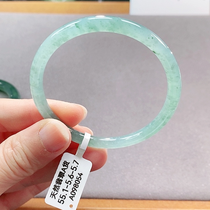 【闪购商品】翡翠手镯（圆镯）未镶嵌