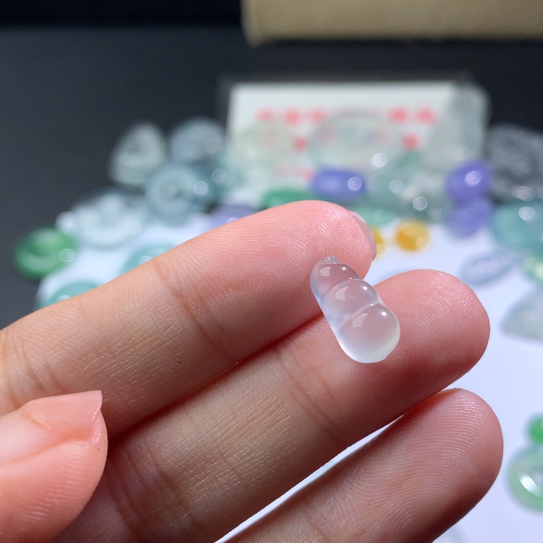 翡翠颈饰未镶嵌豆