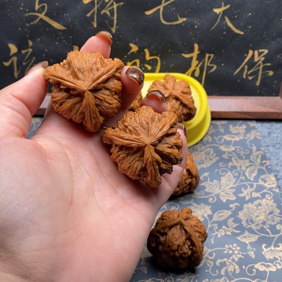 吊坠文玩核桃老*?白狮子