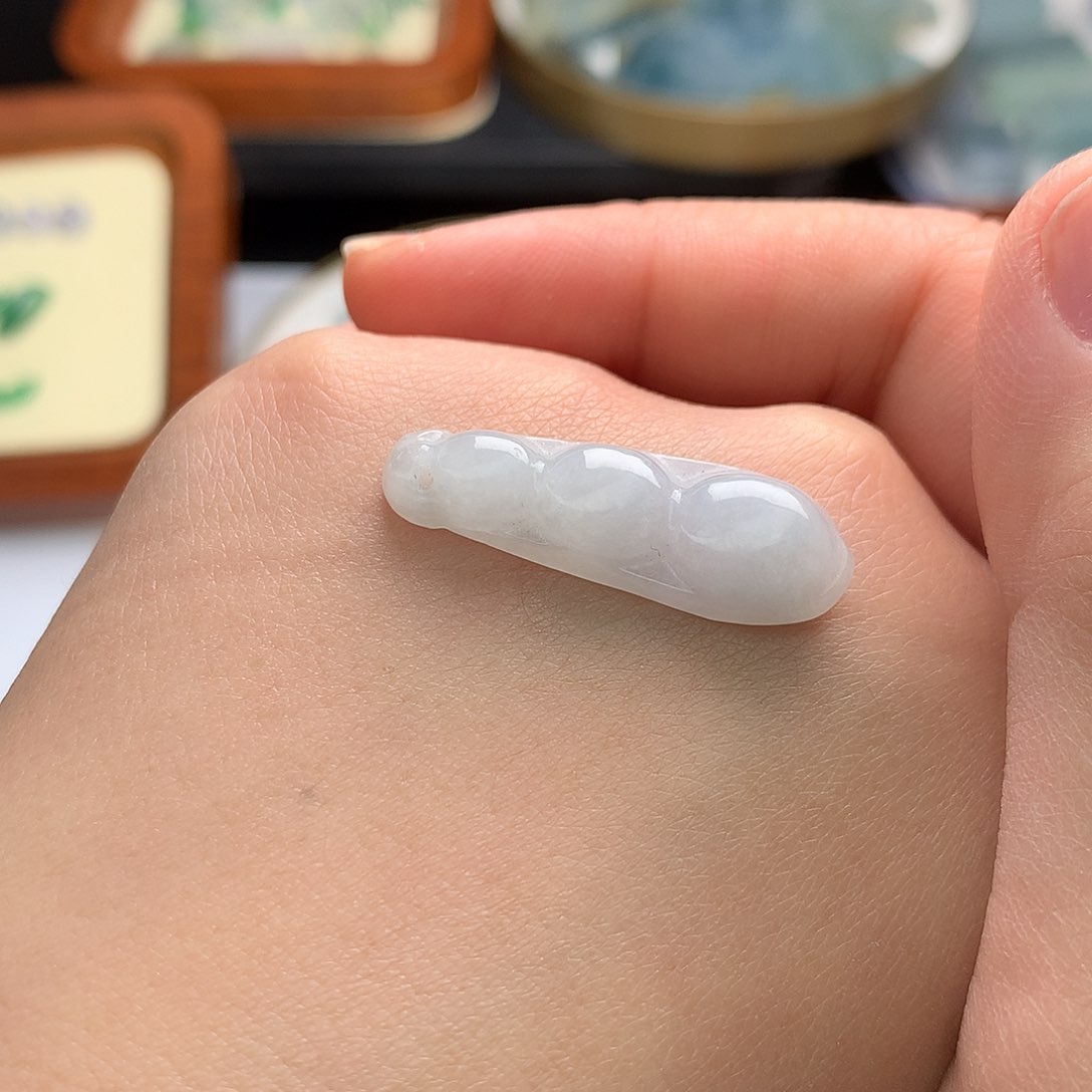 翡翠颈饰未镶嵌豆子