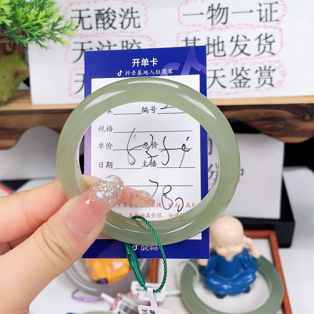 和田玉手镯未镶嵌