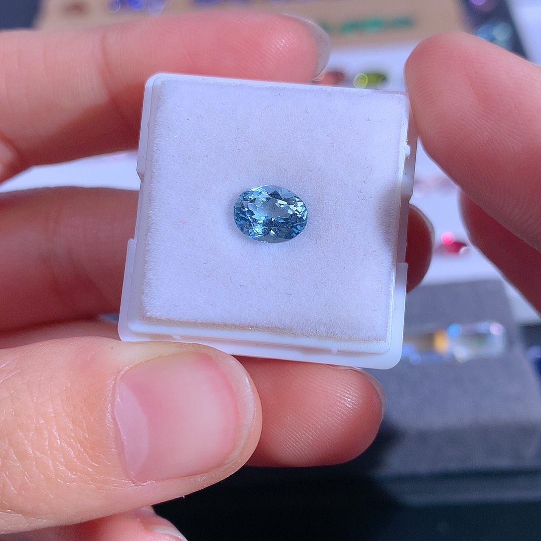 海蓝宝石笔搁未镶嵌1.08ct