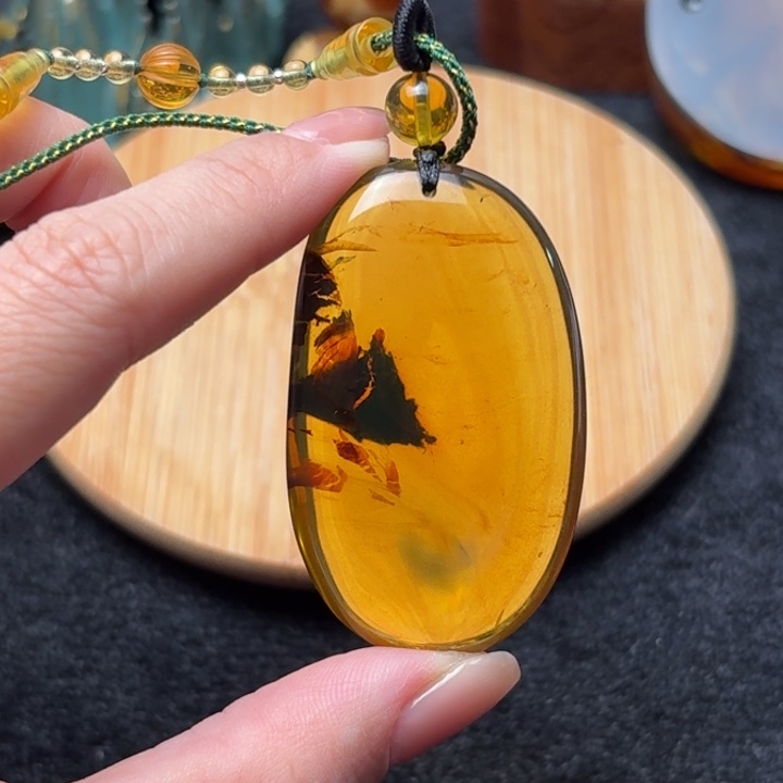 琥珀未镶嵌珠宝奇石蓝珀花瓣意境