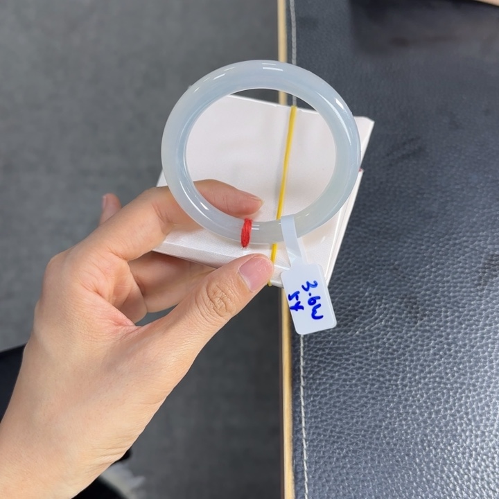 未镶嵌手镯（圆镯）翡翠翡翠手镯
