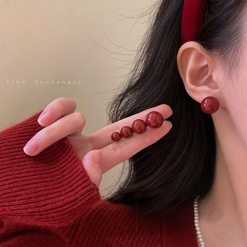 酒红色豆豆珍珠耳钉女复古红色耳环养耳洞耳棒高级感免摘耳饰