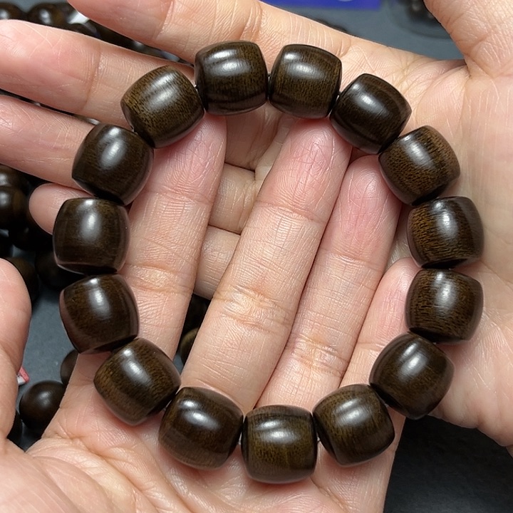 沉香手串白棋玉化