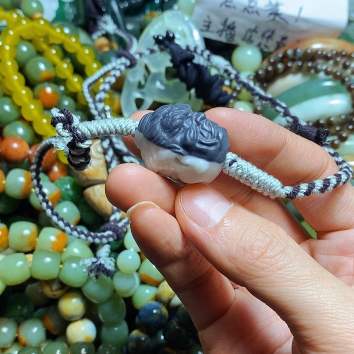 蛇纹石玉颈饰未镶嵌