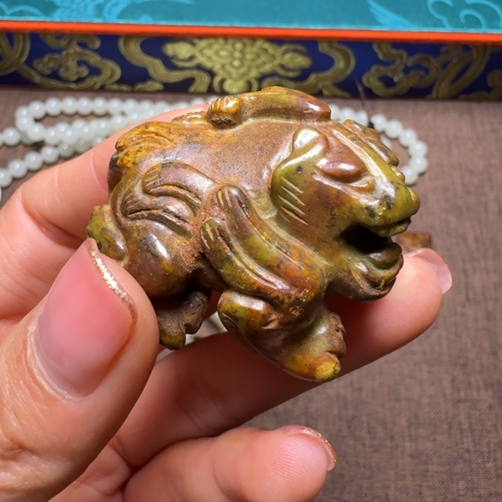 用***1和田玉（糖玉）未镶嵌颈饰