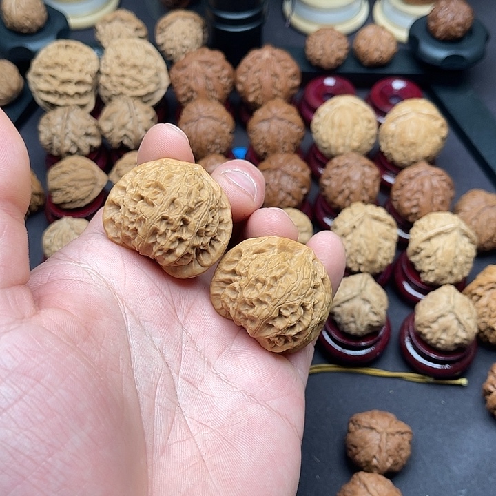 苏****把件文玩核桃宫灯