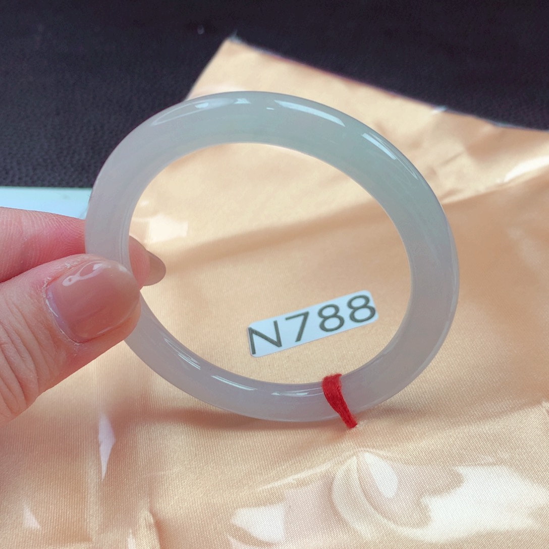 翡翠手镯未镶嵌手镯88