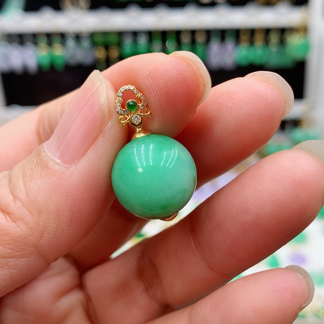 翡翠吊坠(赠链)18K金镶嵌蛐*